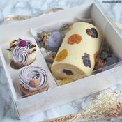 White Hamper &amp; Cupcake Box