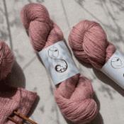 Ériu BFL Romney DK 100% Irish Wool 233m 100gm - The Otherworld image