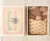 Sleepy wakey baby mouse - rose