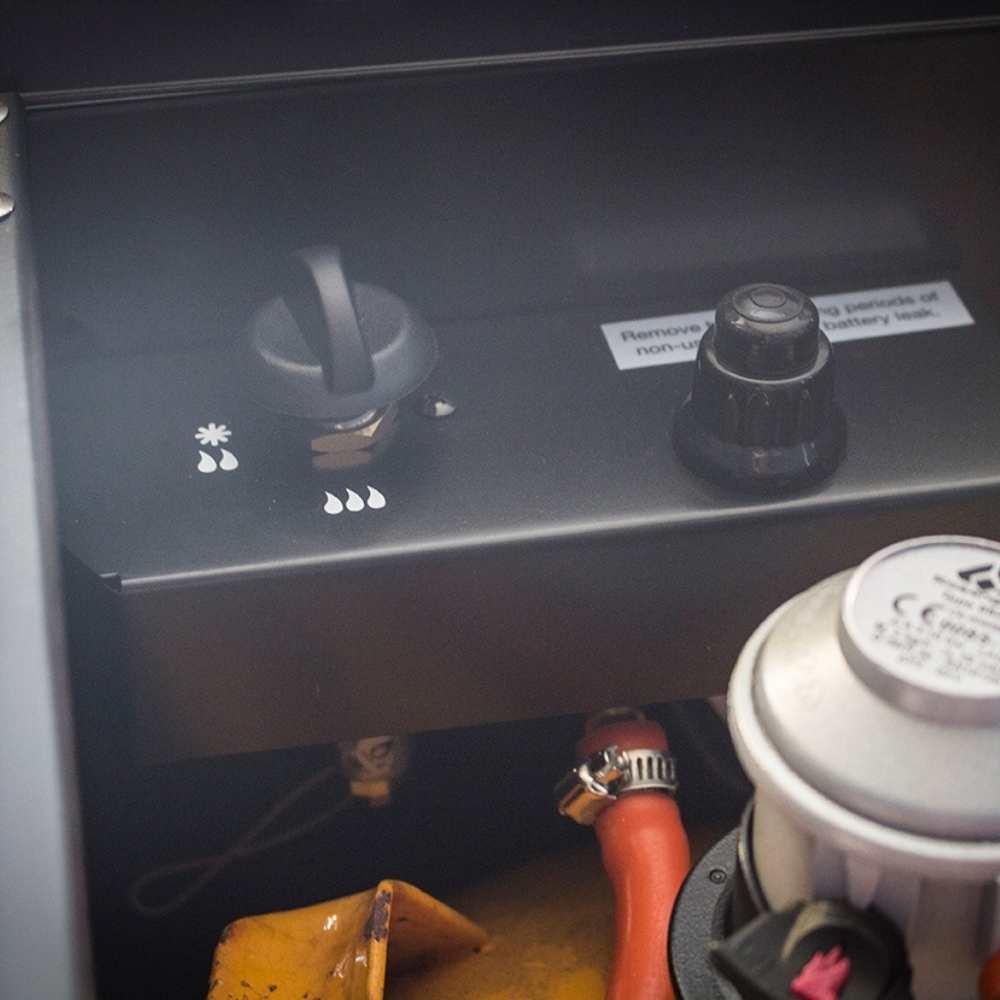 Sahara Manhattan Portable Gas Heater Black Silver Electronic Ignition Real Flame 3.4kW Butane Size L51 x W37 x H68