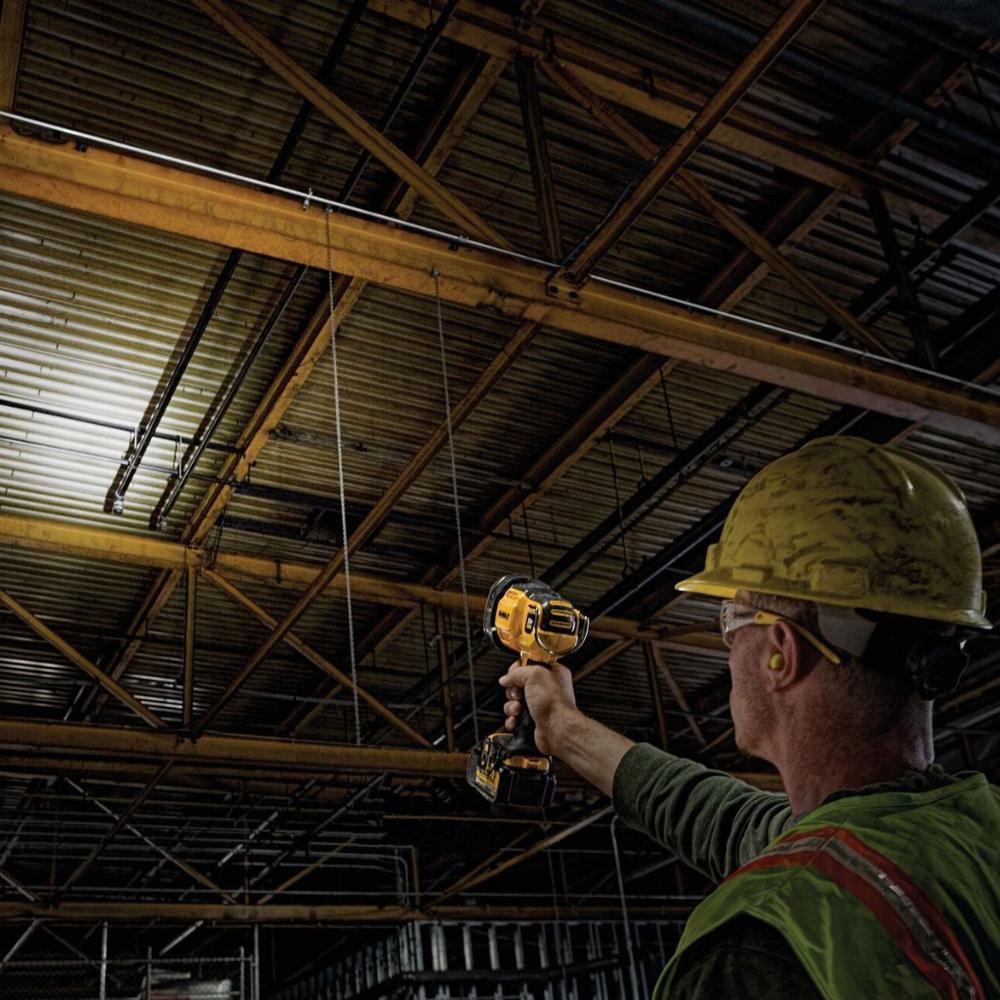 DeWALT DCL043-XJ 18V XR LED Spotlight - 1000 Lumens, 2 Modes, 400m Range, Pivoting Head, Belt Hook, IP54, No Battery
