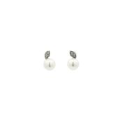 Natural Diamond &amp; Freashwater Buton Pearl Earring in 9ct White Gold
