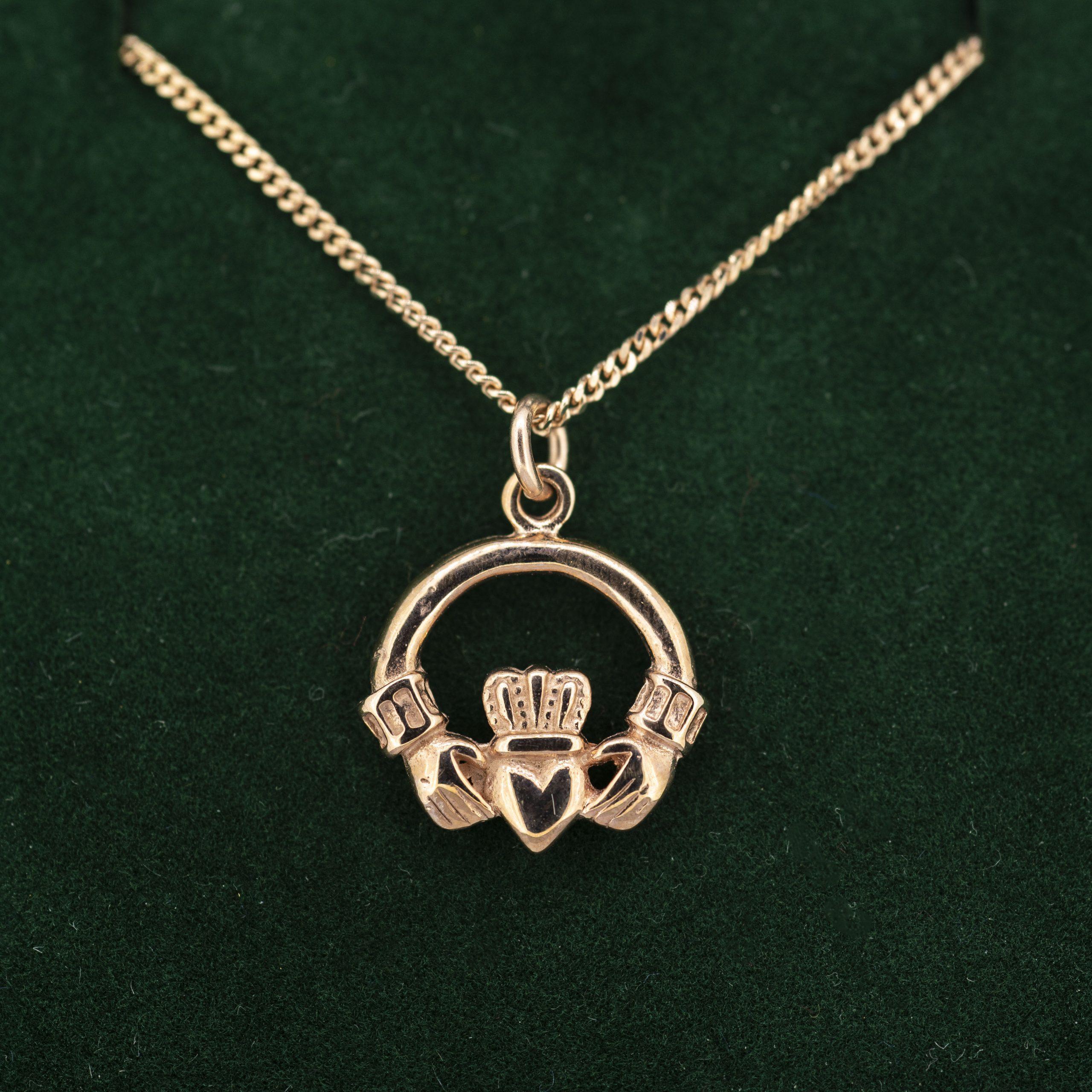 9ct Gold Green Agate Set Claddagh Necklace