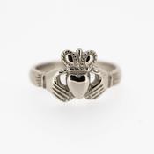 LADIES 18CT WHITE GOLD CLADDAGH RING