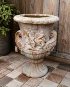 Antiq Urn (H75 x L50 x B48 cm)