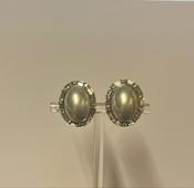 Clip on earring image