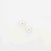 Nach Mini White Daisy Earrings