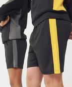 Knitted shorts with zip pockets