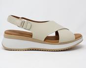 Oh My Sandals | Low Wedge Cross Strap Sandals in Off White | 5943 Doya Hielo image
