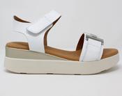 Oh My Sandals | Low Wedge Velcro Sandals in White | 5962 Blanco image