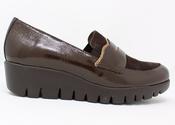 Wonders | Slip On Low Wedge Shoe in Coffee Brown Patent &amp; Suede Mix | C-33360 image