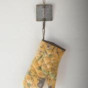 'Rabbit Ochre - Single Oven Glove' Kitchen image