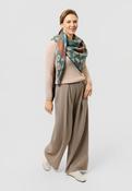 Codello Cashmere-Soft Triangle Scarf with Paisley Pattern