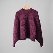 MR MITTENS SHORT CABLE CREW NECK KNIT | BURGUNDY