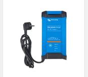 Blue Smart IP22 Charger 12/15(3) 230V UK