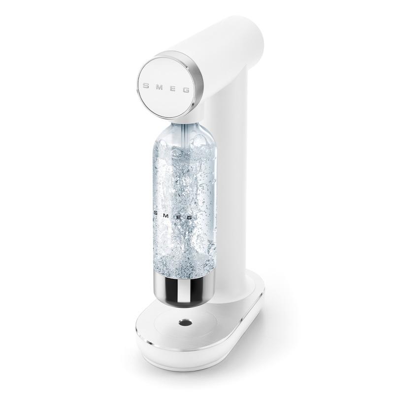 Smeg White Soda Maker with Tritan Renew Bottle, Manual Carbonation, Dishwasher Safe, Intuitive Knob, 800ml Capacity, No Electricity Required