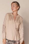 Gustav Phia Blouse, Sandstone image