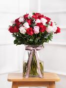 50 Red &amp; pink roses with a vase