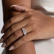 SARA 2.50ct | Oval Lab Grown Diamond Ring in 18ct Gold