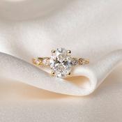 VENUS 2.18ct | Oval Solitaire Lab Grown Diamond Engagement Ring in 18ct Gold