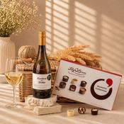Chardonnay &amp; Luxury Chocolates Hamper image