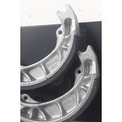 Honda 50 Brake Shoes Front And Back Same image