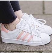 Superstar adidas hotsell gold rose image