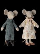 Grandma and Grandpa mice in cigarbox