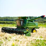 Bruder 1:16 John Deere Combine Harvester T670I image