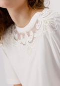 T-SHIRT WITH BEADS
COLOR:OFF WHITE image