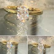 Oval on Yellow Gold image