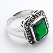 Silver and marcasite emerald-coloured ring image