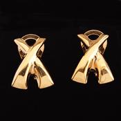 9 Carat Gold Kiss Earrings image
