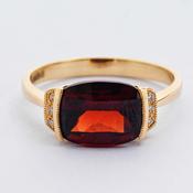 Rectangular Garnet &amp;amp; Diamond Ring image