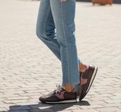 Victoria - 1 158117  Brown Trainer