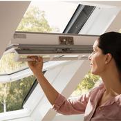 VELUX GGL CK02 2070 Manual Centre Pivot Roof Window 55x78cm image