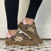 Another Trend A032 Tostado Brown Trainers image