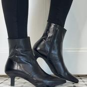 Wonders Flexfit G-7111 Black Leather Kitten Heeled Ankle Boots. image