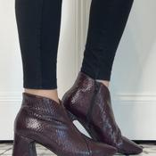 Wonders I-9013 Eliot Wine Leather V Cut image