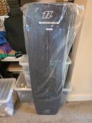 North Atmos Carbon 136 x 40cm (2022/23) – Twintip Kiteboard