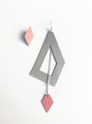 asymmetry earrings - gold/powder pink image