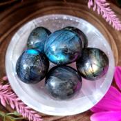 Labradorite (AA Grade) image