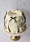 Black &amp;amp; White Vintage Cake (with Bows)