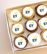 Picture &amp;amp; Logo Cupcakes Lotus, Kinder Bueno &amp;amp; Chocolate - Toppers on all image