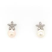 silver round pearl and cz set flower stud earrings 7.5mm � image