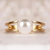 Pearl &amp; Split Band Ring