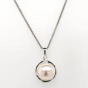 silver pearl plain round�pendant 9mm on 45cm chain   a image