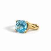 14ct Yellow Gold Blue Topaz Solitaire Ring image