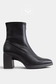Wonders Black Pointed Heeled Front Zip Ankle Boots - L-1604