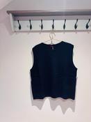 ApuntoB Sleeveless Knit in Navy image